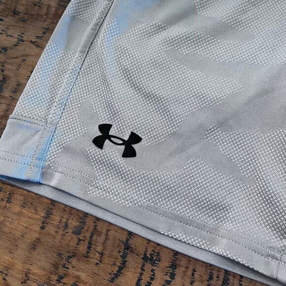 Under Armour Boy's SM Gray Camo Pattern Athletic Loose Fit Shorts - Picture 2 of 4